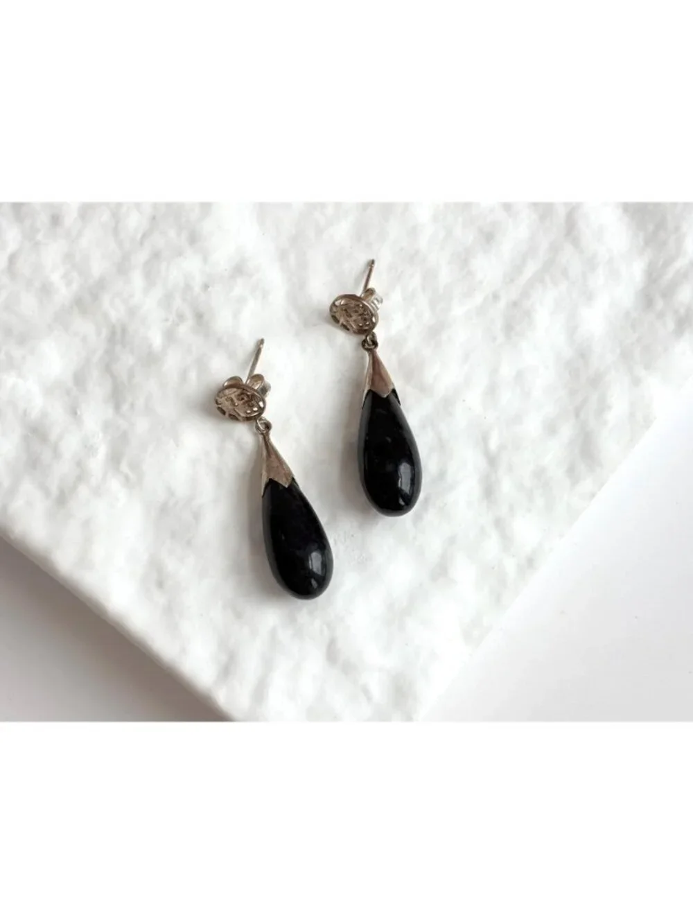 Black Onyx Teardrop Chinese 